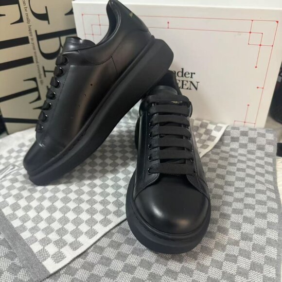 Alexander McQueen sneakers for women - Picture 6 of 7